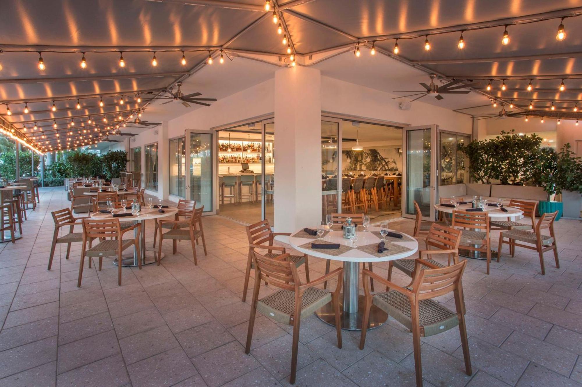 Doubletree Resort Hollywood Beach Exterior photo